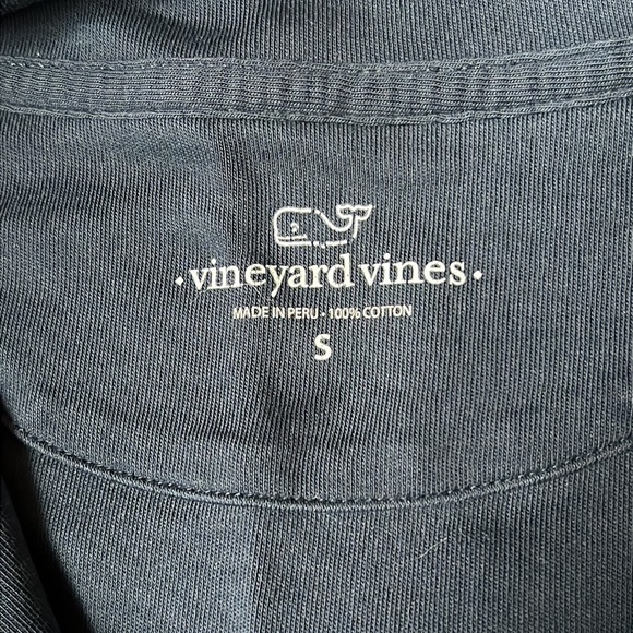 Vineyard Vines 1/4 Zip - Picture 2 of 2
